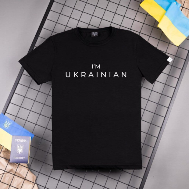 Футболка Pobedov Peremoga - I'M UKRAINIAN наклейка біла Чорний - 1