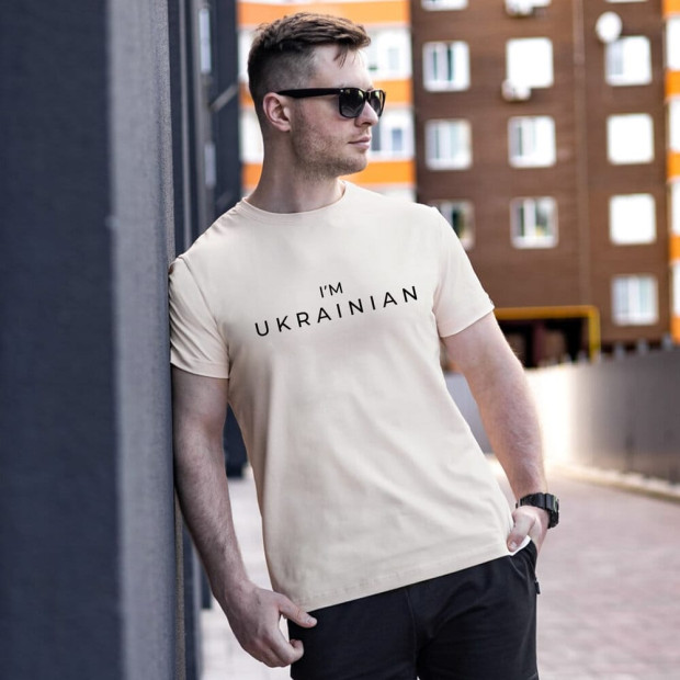 Футболка Pobedov Peremoga - I'M UKRAINIAN наклейка чорна Молочний - 